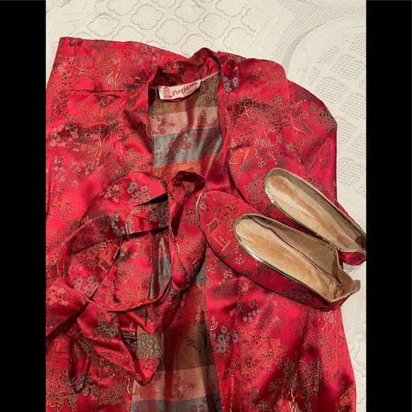 VINTAGE! CHEONGSAM/KIMONO/SHENLONG Hand made in Hong Kong - Picture 1 of 9